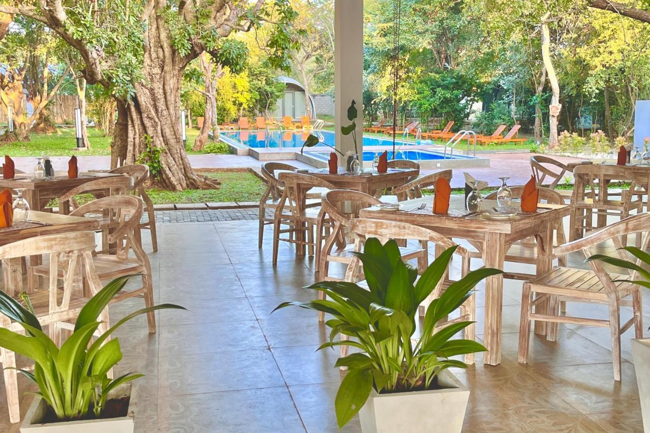 Nivadoo Resort Sigiriya Luaran gambar The restaurant at the hotel