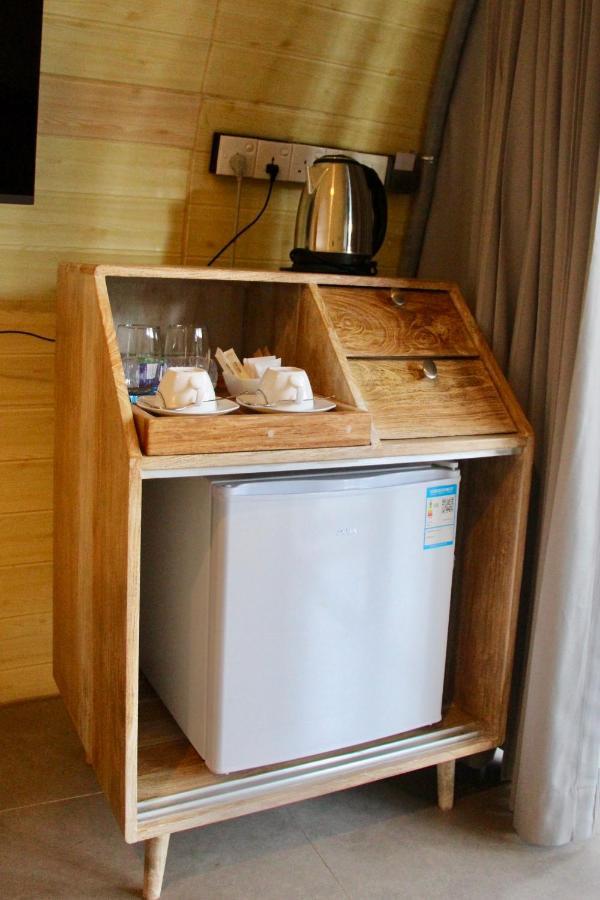 Nivadoo Resort Sigiriya Luaran gambar A small refrigerator in a hotel room