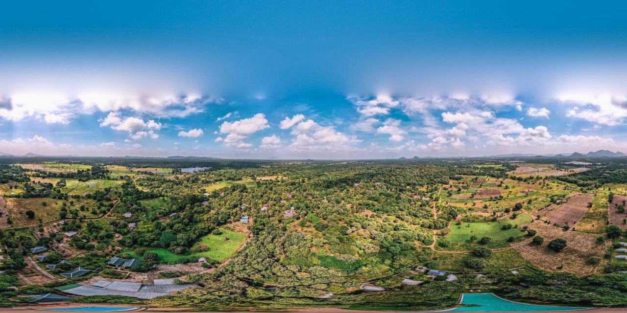 Nivadoo Resort Sigiriya Luaran gambar View of the village from the top of the hill