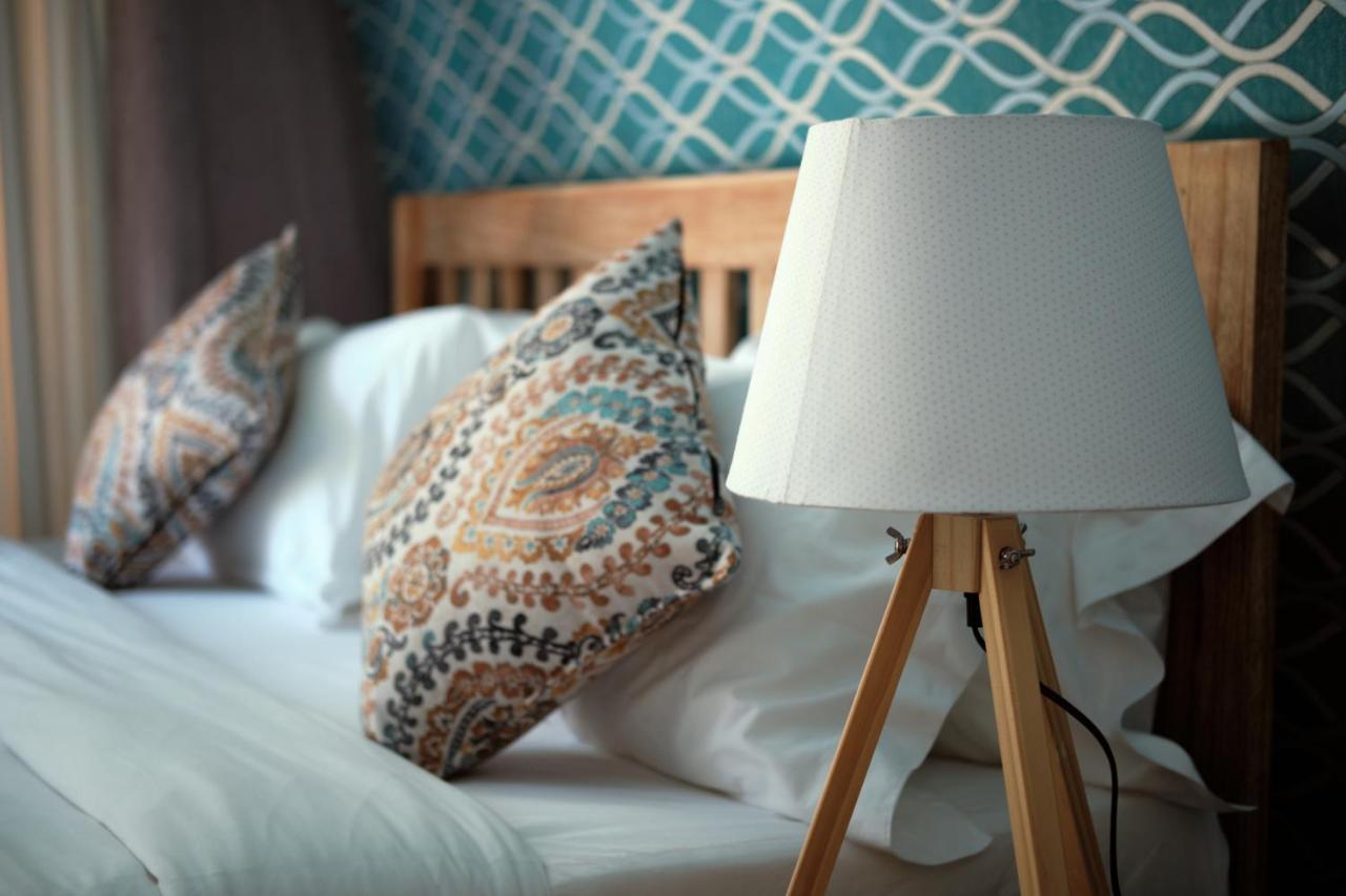 Nivadoo Resort Sigiriya Luaran gambar A tripod table lamp