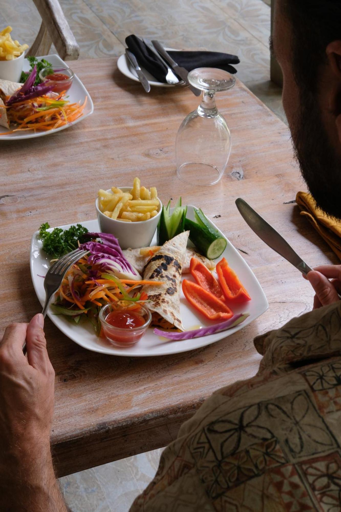 Nivadoo Resort Sigiriya Luaran gambar A plate of food